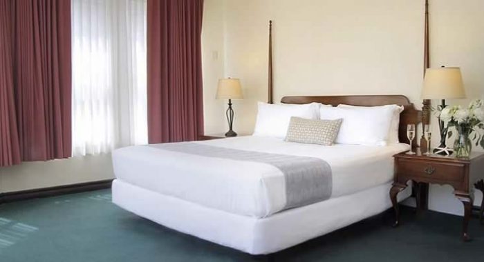 Room 6JV – King Bed with nightstands
