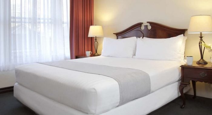 2KF – King Bed Room Interior